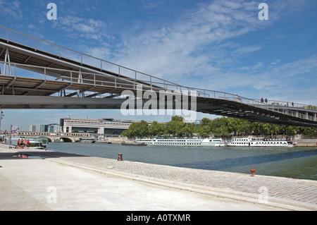 Simone de Beauvoir passerella Senna Parigi Francia ,Quai de la Gare Foto Stock