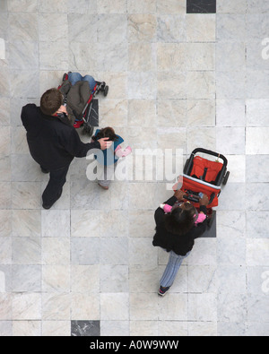 Ripresa aerea della famiglia di cinque piedi Foto Stock