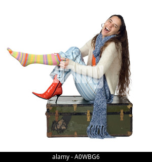 Ritratto di donna caucasica con calze a strisce e alta stivali con tacco Foto Stock