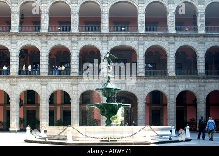 Una fontana nel Palazzo Nazionale Palacio Nacional Città Del Messico Foto Stock