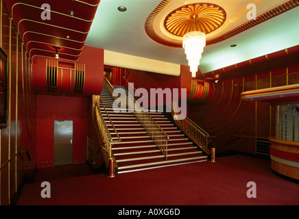 Camden Parkway Cinema, 14 Parkway, Camden Town, Londra. Lobby Art Deco di interni. Di proprietà di Odeon. Foto Stock