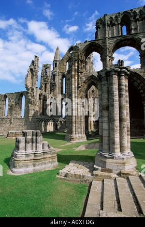 Rovine di Whitby Abbey fondata da St Hilda di 657annuncio Whitby Yorkshire England Regno Unito Europa Foto Stock
