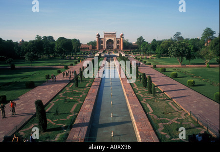 Il portale di ingresso al Taj Mahal ad Agra Rajasthan in India Foto Stock