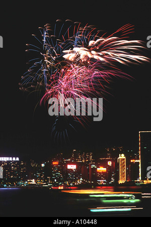 Nuovo anno fuochi d'artificio nel Porto Victoria di Hong Kong Foto Stock