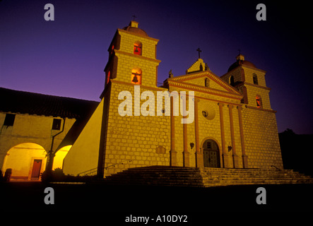 Campanili gemelli, chiesa della missione, missione francescana, la missione di Santa Barbara, Santa Barbara, California, Stati Uniti, America del Nord Foto Stock