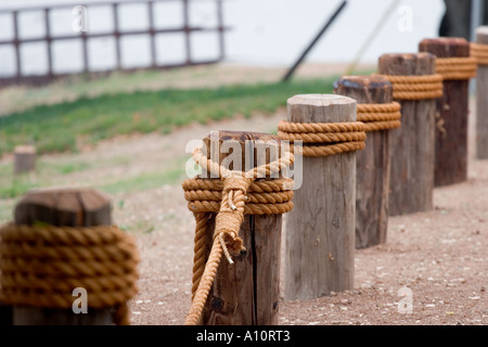 Barriera stradale sulle rive del lago di Sherwood Santa Monica Montagne Ventura County in California Foto Stock