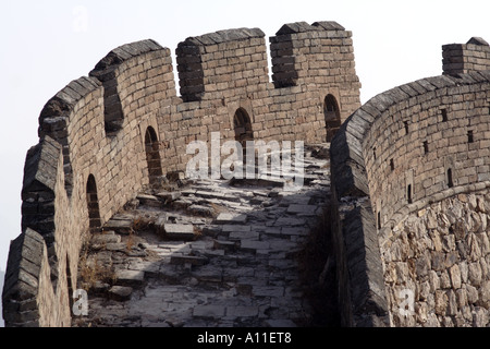 Un tratto ascendente della Grande Muraglia, Pechino, Cina Foto Stock