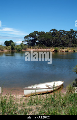 South African il lago e la campagna di Helderberg Stellenbosch western cape vicino a Cape Town RSA Foto Stock