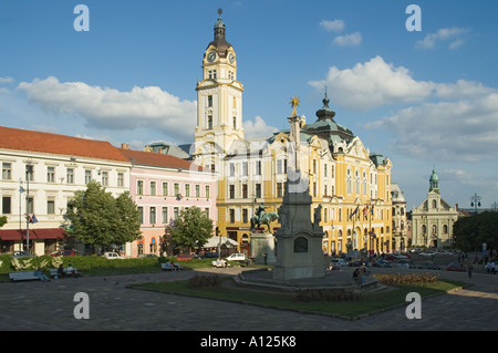 Ungheria Pecs Szechenyi ter centrale piazza Municipio torre dell orologio Foto Stock