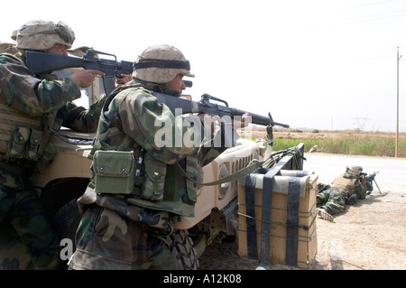 Marzo 2003 vicino ad Diwaniyah Iraq Marines americani in viaggio verso Bagdad Kit R Roane Foto Stock