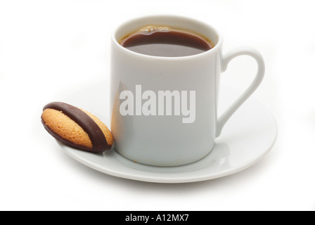 Caffè Nero calda tazza e piattino con biscotto di porcellana cinese di ceramica pentola piccola turco arabo colombiano forte freschi Foto Stock