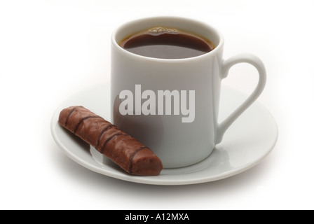 Caffè Nero calda tazza e piattino con biscotto di porcellana cinese di ceramica pentola piccola turco arabo colombiano forte freschi Foto Stock