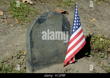 Paul Revere la sua tomba nel vecchio granaio di seppellimento di massa nel Boston Massachusetts. Fotografia digitale Foto Stock