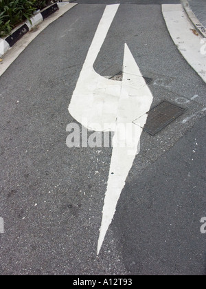 Freccia del traffico su strada Foto Stock
