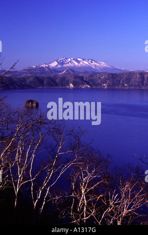 Affacciato sul lago Mashuuko in Akan National Park, orientale di Hokkaido, Giappone Foto Stock