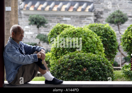 Uomo anziano, Kowloon città murata Park, città di Kowloon, Hong Kong SAR Foto Stock