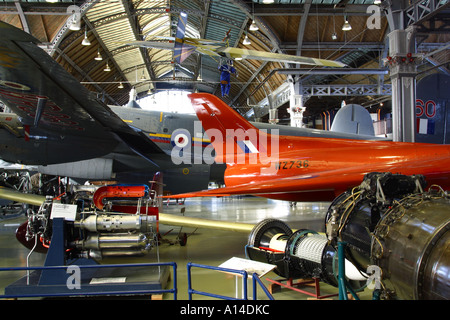 Manchester il Museo della Scienza e dell'industria hall di volo con display di aerei attraverso i secoli Foto Stock