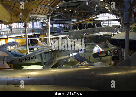 Manchester il Museo della Scienza e dell'industria hall di volo con display di aerei attraverso i secoli Foto Stock