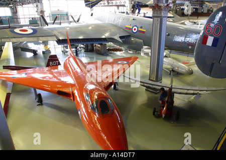 Manchester il Museo della Scienza e dell'industria hall di volo con display di aerei attraverso i secoli Foto Stock