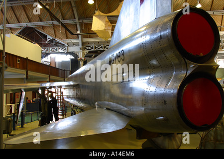 Manchester il Museo della Scienza e dell'industria hall di volo con display di aerei attraverso i secoli Foto Stock