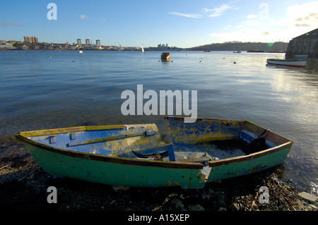 Barche di tutte le forme e le descrizioni nelle acque intorno a Plymouth, Regno Unito. Foto Stock