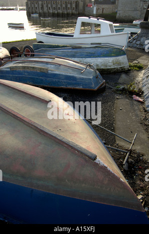 Barche di tutte le forme e le descrizioni nelle acque intorno a Plymouth, Regno Unito. Foto Stock