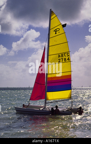 Barca a vela a Virginia Key, Miami Beach, Florida, Stati Uniti d'America Foto Stock