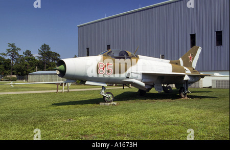 MiG sovietici 21 jet da combattimento al museo di armamento, Eglin Air Force Base, Florida, Stati Uniti d'America Foto Stock