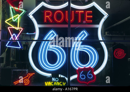 Segno a assolutamente Neon store in Nob Hill, sul percorso 66, Central Avenue, Albuquerque, Nuovo Messico, STATI UNITI D'AMERICA Foto Stock