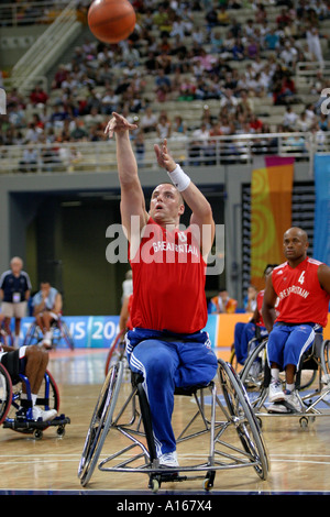 Simon Munn di Gran Bretagna prende una penalità Shot in the quarterfinal Basket match tra Stati Uniti e Gran Bretagna Foto Stock