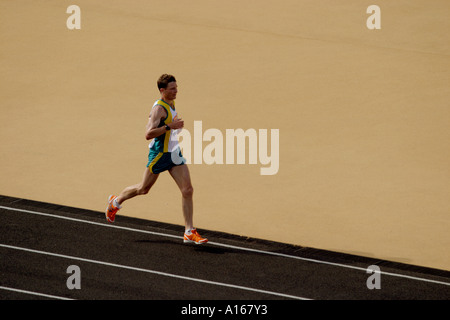 Roy Daniell dell Australia arriva al rettilineo finale della maratona di vincere la medaglia d'argento durante la Atene 2004 Ga Paralimpico Foto Stock