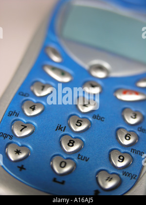 Blue telefono cellulare con cuore chiavi sagomate Foto Stock