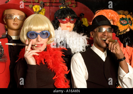 Mystery Guest parte Leo Monigue Uomo Donna Foto Stock