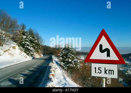 Un viaggio attraverso i boschi innevati, Brasov, Transilvania, Romania. Foto Stock