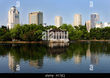 Pagoda, Yue Hu, Luna Lago, Ningbo, Cina. Foto Stock