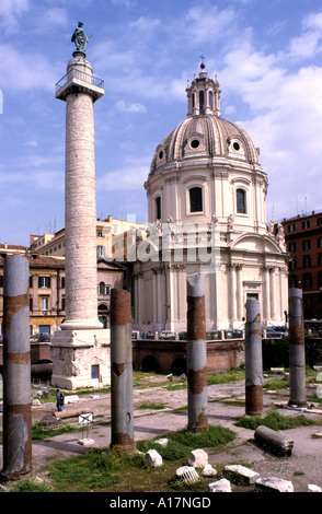Italia Roma Città storica romana Colonna di Traiano Foto Stock