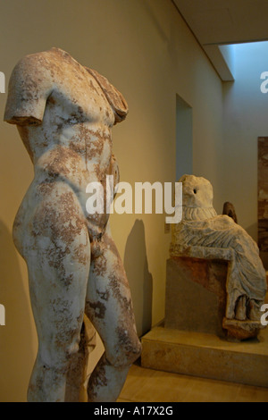 Marmo scolpito statue, Museo Delphi, Grecia Foto Stock