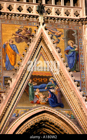 Pietà di Cristo il Duomo di Orvieto è una grande xiv secolo cattedrale cattolica romana situato nel centro storico di Orvieto in Umbria Foto Stock