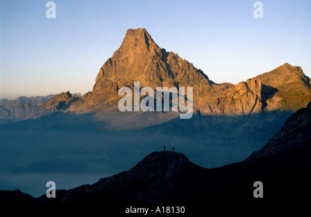 Pic du Midi d'Ossau al tramonto, Pirenei, Francia Foto Stock