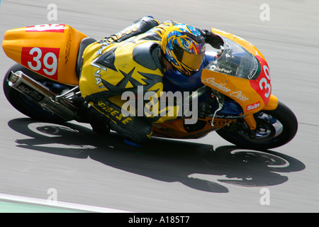 Moto Racing sul circuito di Brands Hatch Kent England Foto Stock