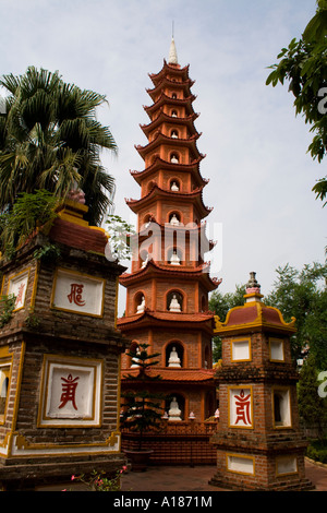 2007 Tran Quoc Pagoda di una delle più antiche pagode Taoista in Vietnam Foto Stock