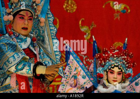 Performance sul palco Zhengyici Pechino Opera House Pechino CINA Foto Stock