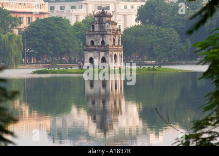 2007 Thap Rua Tempio o torre di tartaruga Lago Hoan Kiem Hanoi Vietnam Foto Stock