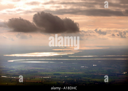 Vista aerea del fiume Severn nel Gloucestershire come teste a sud verso il canale di Bristol Foto Stock