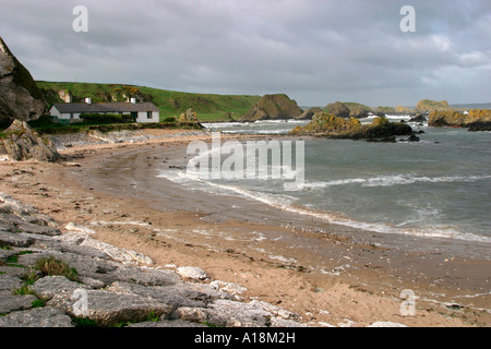 Regno Unito nella contea di Antrim Ballintoy beachfront cottage Foto Stock