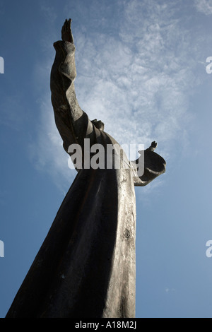 Guardando verso l'alto la statua del Cristo del profondo st. george grenada west indies Foto Stock