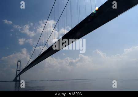 Storebaelt East Bridge tra le isole di Sjaelland e Fyn Danimarca Foto Stock