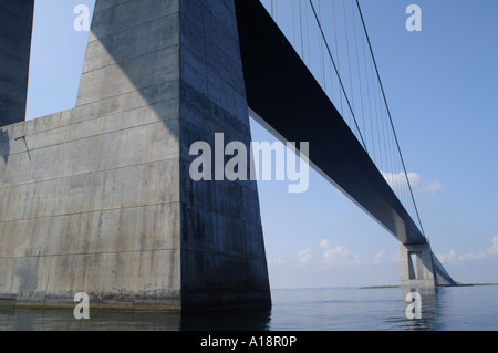 Storebaelt East Bridge tra le isole di Sjaelland e Fyn Danimarca Foto Stock