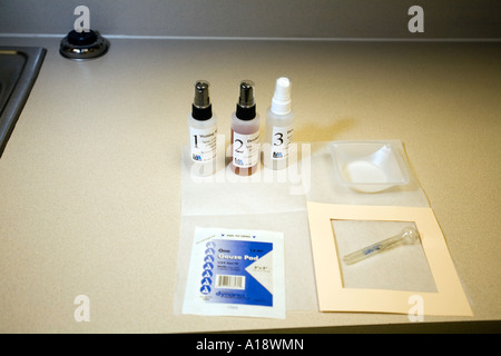 Met Alert kit che è utilizzato per verificare se una sostanza è met Foto Stock