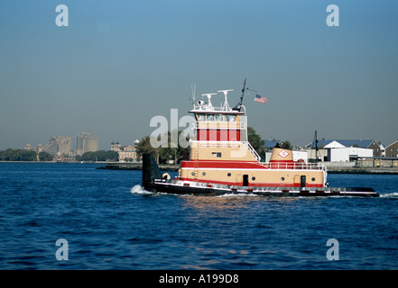 Rimorchiatore nel porto di New York New York NY USA Foto Stock